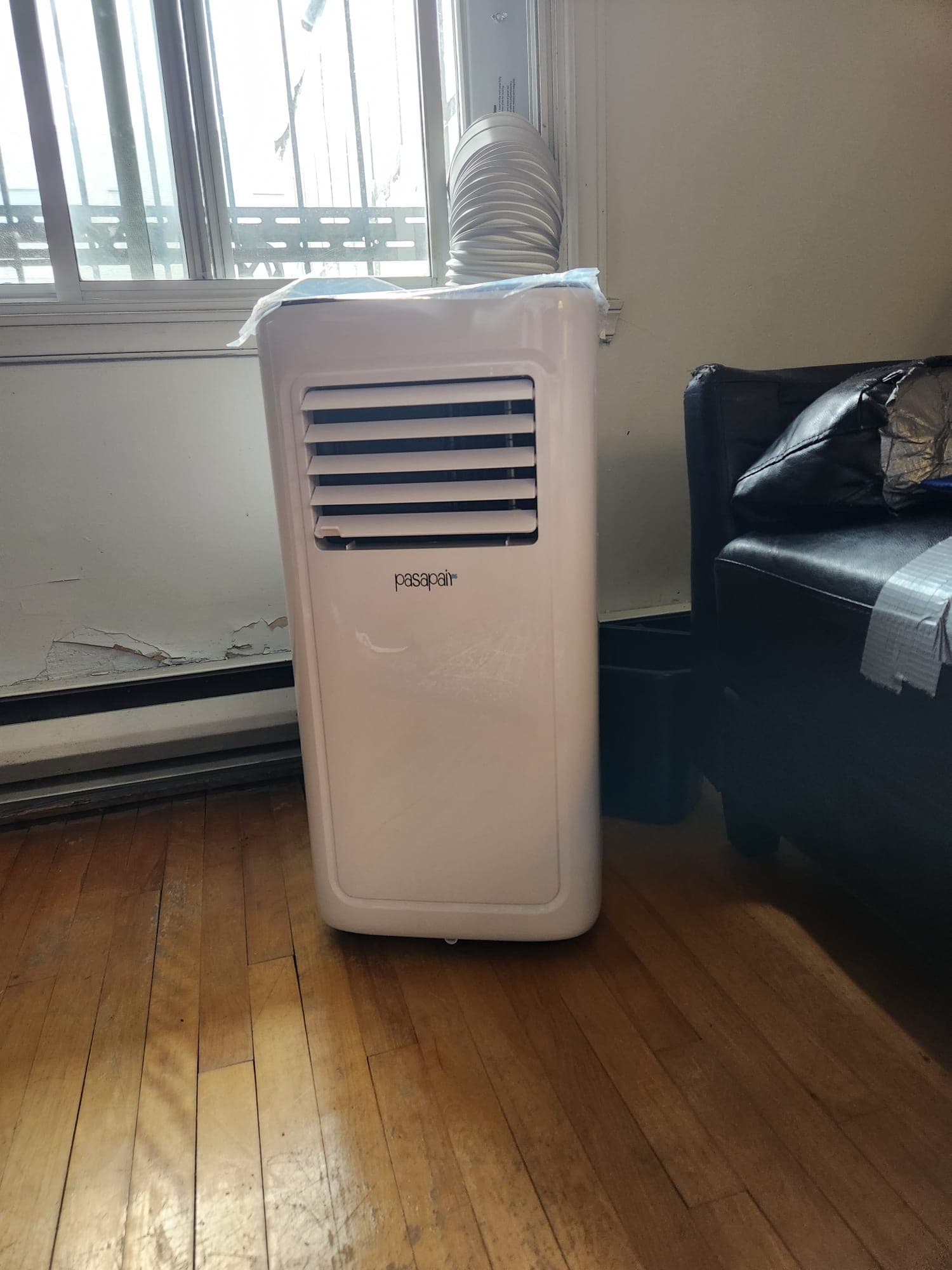 Cooling unit running in a Montreal rental apartment